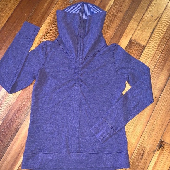 Lululemon In A Cinch Long Sleeve with ruching - Picture 2 of 8